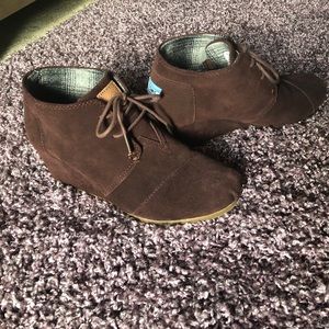 Toms Brown suede wedges size 9